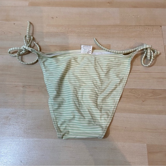💥5/$25 women’s white and green striped string bikini bottoms in size medium - Picture 2 of 5